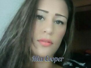 Mia_Cooper